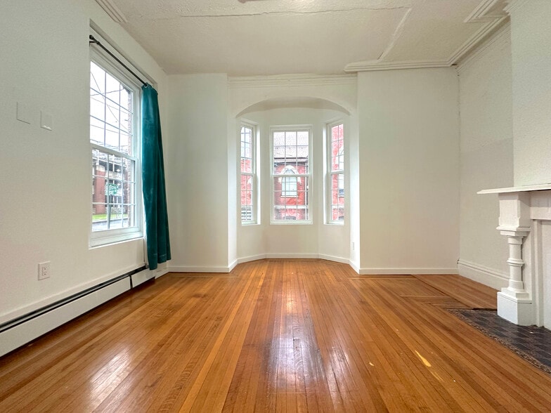 Building Photo - 58 Dubois St