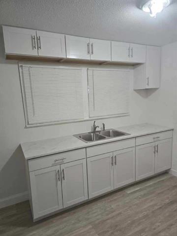 Building Photo - 6719 Kenwell St