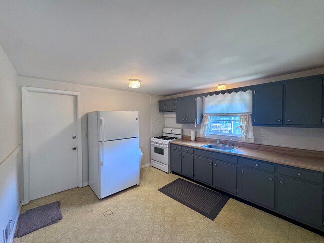 Building Photo - 40 Mettler St