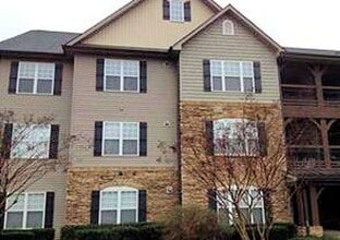 Building Photo - Great upper level condo convenient to everything
