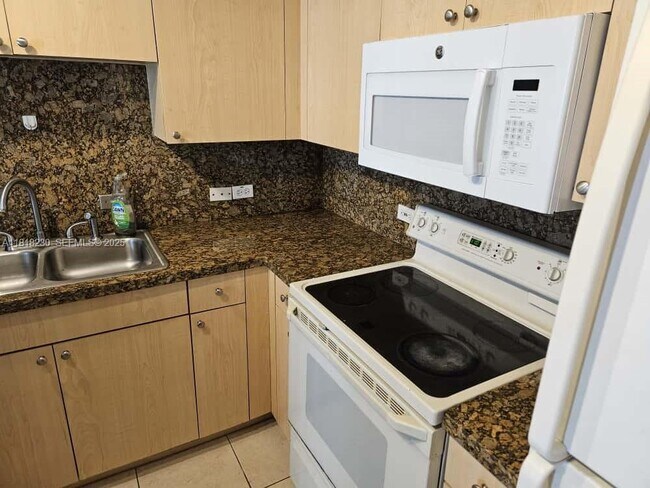 Building Photo - 207 Villa Cir