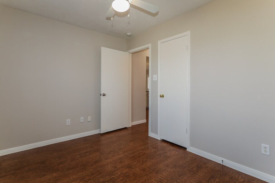 Building Photo - 16213 N View Ct