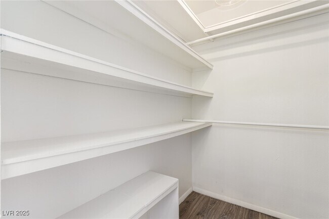 Building Photo - 505 Vincent Way