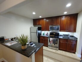 Building Photo - 3131 Via Alicante