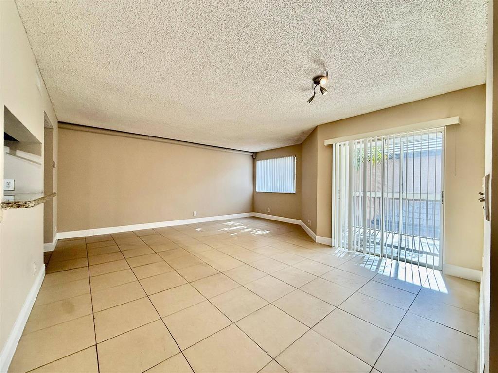 Building Photo - 9901 Westview Dr