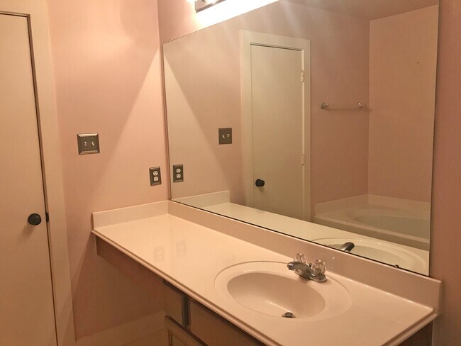 Building Photo - 26885 Kings Park Hollow Dr