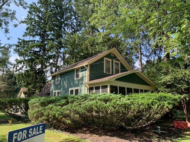 Side - 159 Hamlin Ave