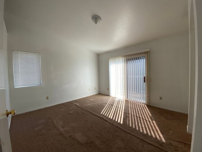 Building Photo - Large Four Bed, Three Bath Home with a Pool