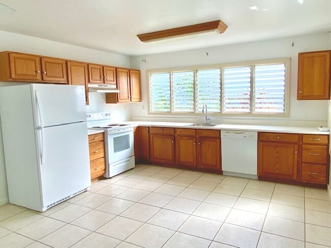 Building Photo - 202 - CA