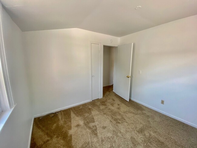 Building Photo - Four Bedroom, Two Full Bathroom - Steps to...