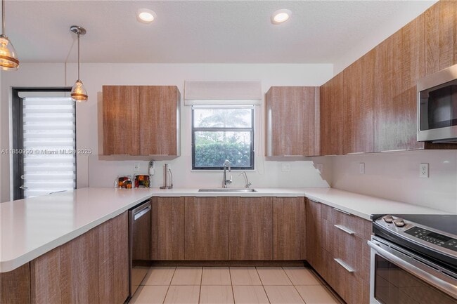 Building Photo - 10590 NW 78th Terrace