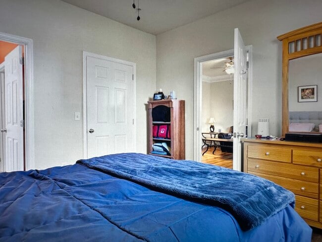 Building Photo - 501 Hungerford Dr