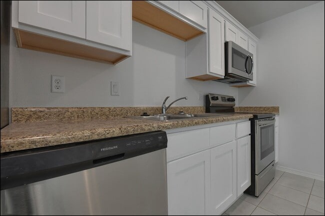 Building Photo - 4626 Maxwell Ave