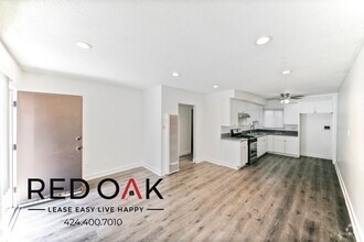 Building Photo - ~2 Weeks FREE~ Sunlit Two Bedroom Walk-Up ...