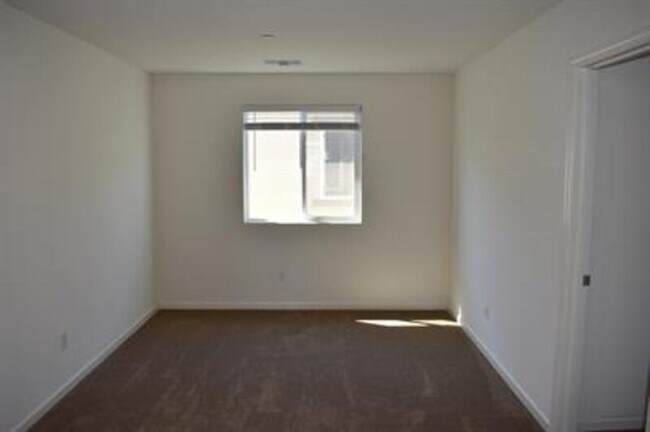 Building Photo - 4230 Freemark Ave