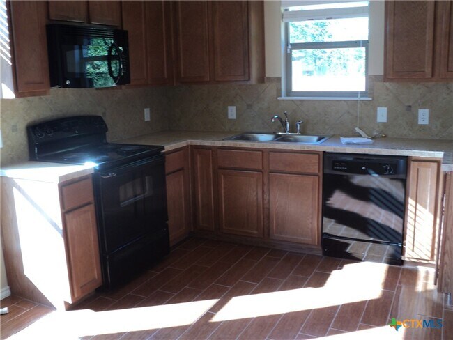 Building Photo - 1105 Brown Rock Dr