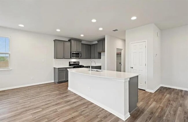 Building Photo - 10112 Dawn Pearl Dr