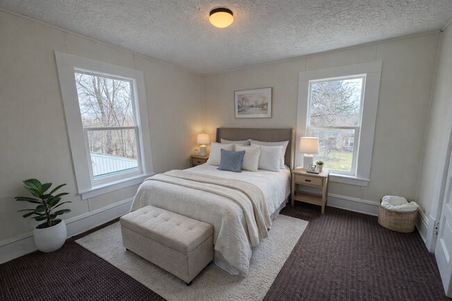 Building Photo - Charming Multi-Level Akron Home with Huge Living Room & Updated Siding