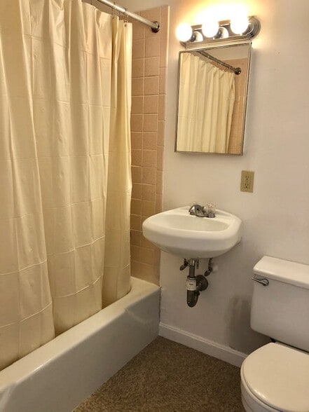 Building Photo - 248 Newbury St