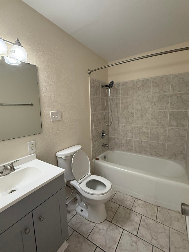 Building Photo - 1405 Cactus Dr