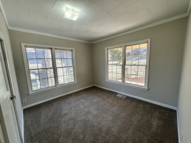 Building Photo - 4028 40th Ave N