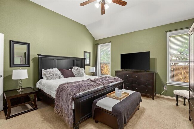 Building Photo - 2800 Mission Tejas Dr