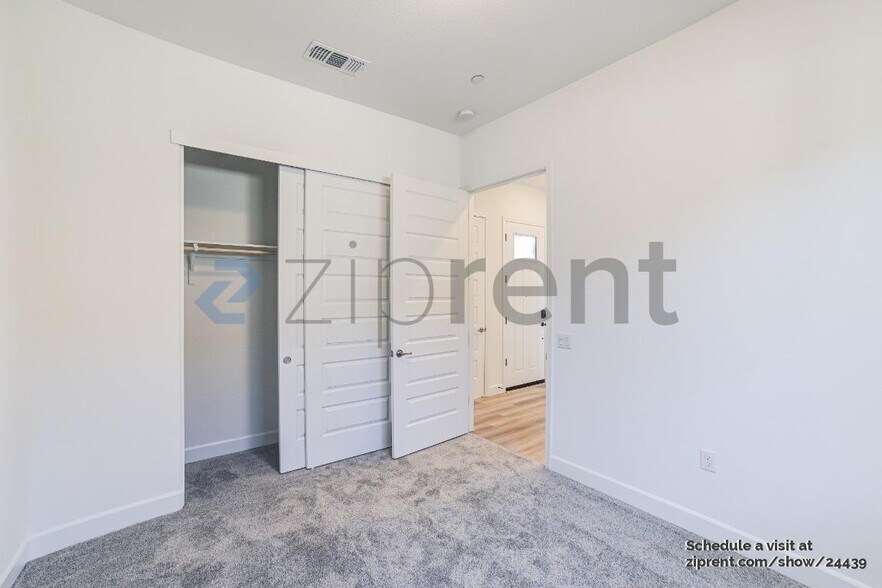 Building Photo - 8333 Evans Tree Dr S