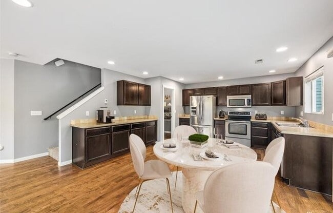 Building Photo - Updated 3 bedroom, 2.5 bath home in Tacoma!