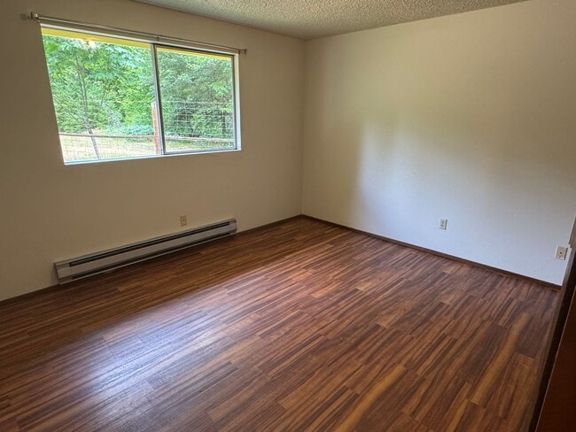 Building Photo - 3 Bed/1 Bath +Garage & Shop, Marblemount