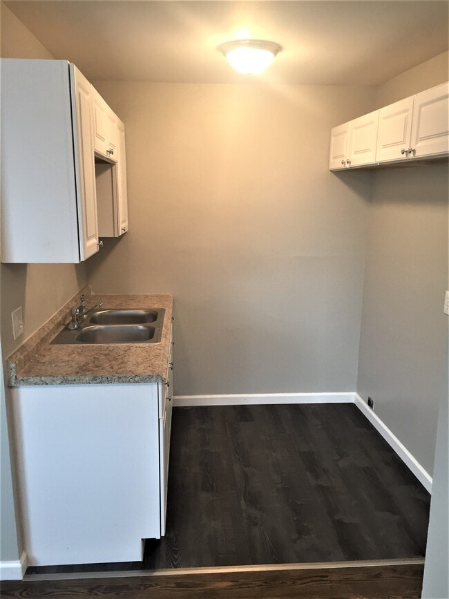 Kitchen - Clearwater Apartments