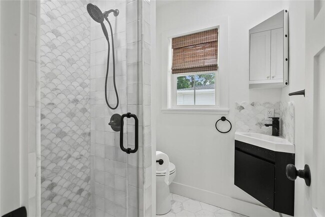 Building Photo - 312 W 31st St