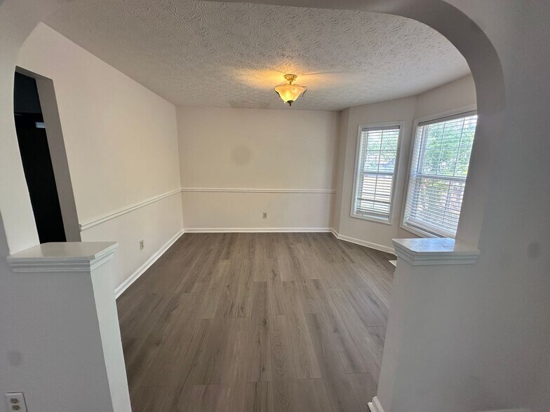 Building Photo - 312 Stillwood Ct