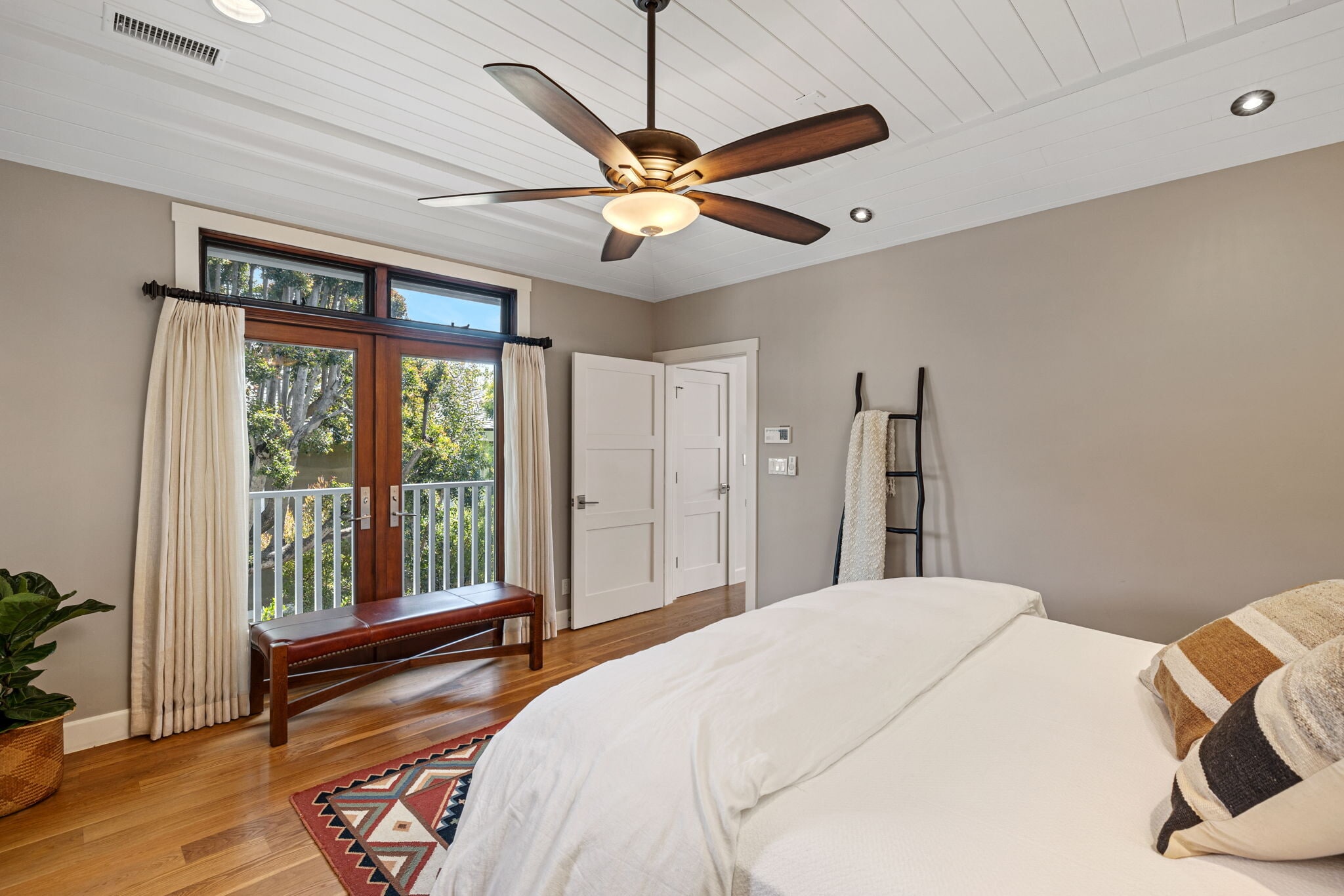 Building Photo - 521 24th Pl