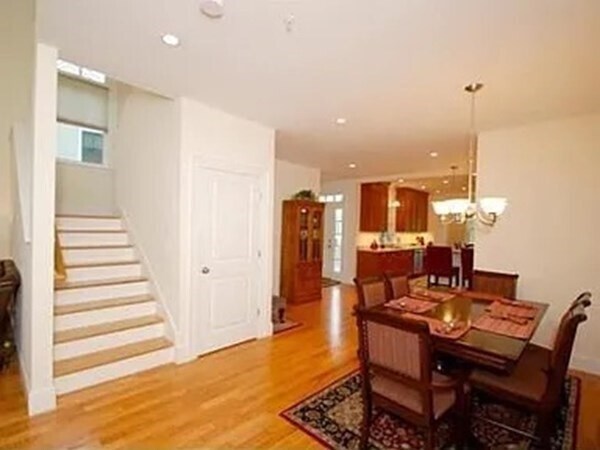 Building Photo - 17 Courtyard Pl