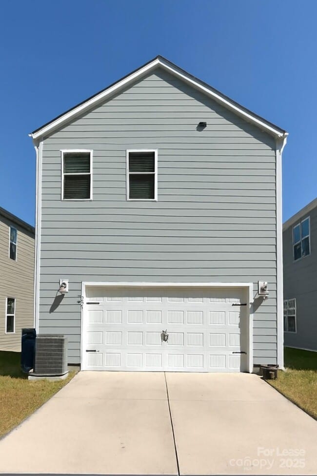 Building Photo - 221 Emmett Dr