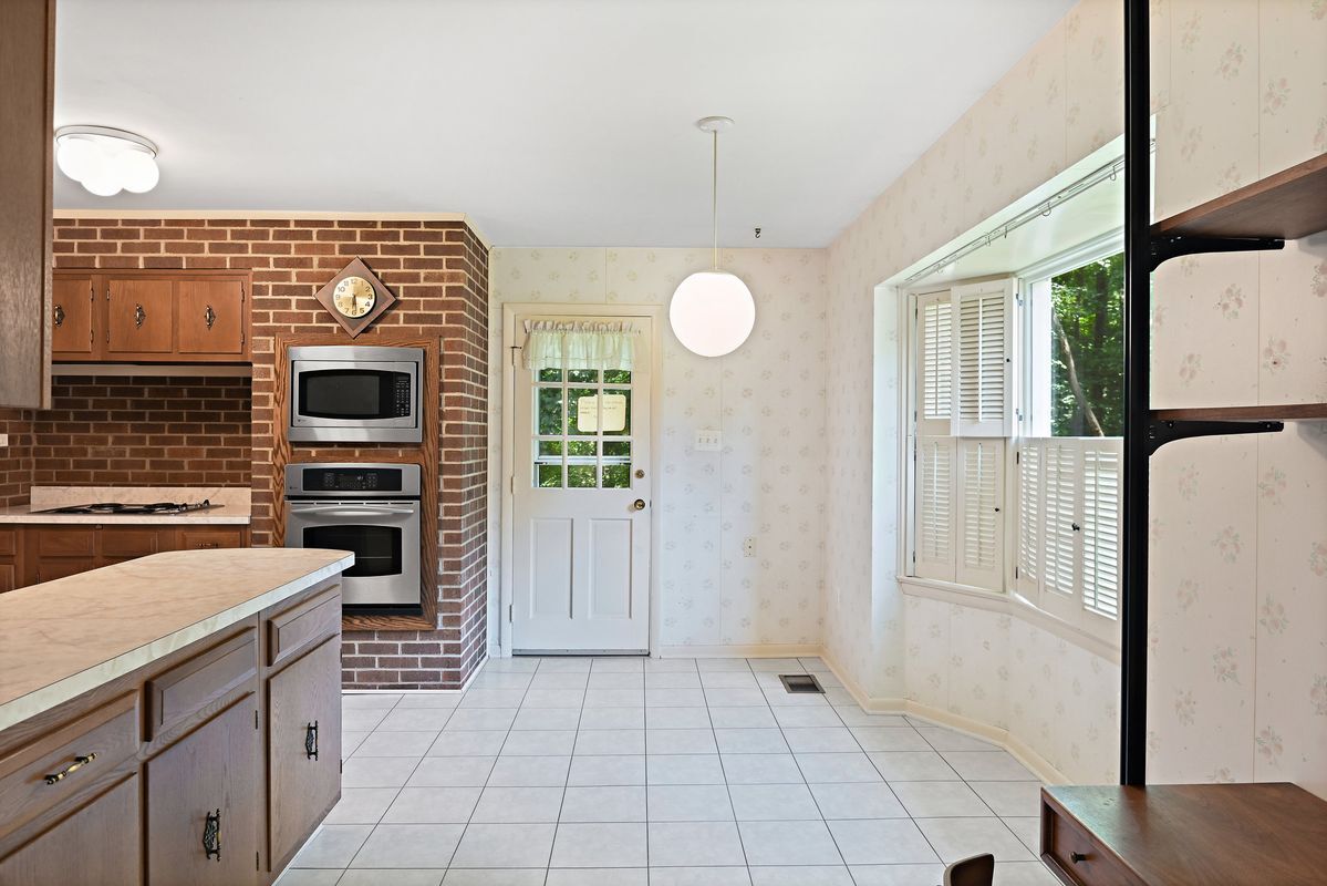 Building Photo - 3142 Searsmont Pl