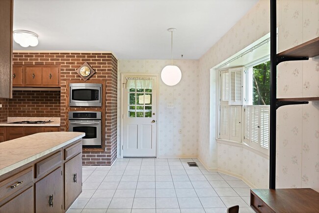 Building Photo - 3142 Searsmont Pl