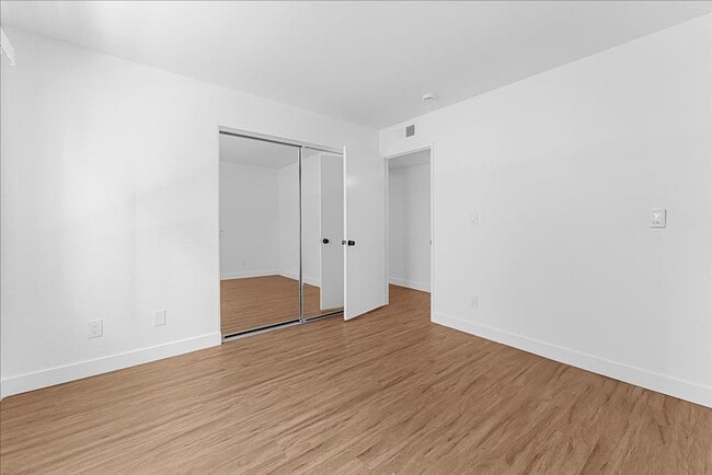 Building Photo - 448 W Windsor Rd