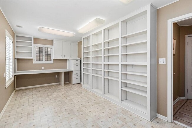 Building Photo - 730 N Sarah Jo St