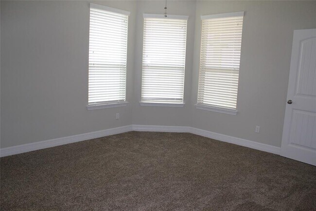 Building Photo - 400 Blue Waterleaf Ln
