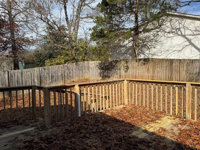 Building Photo - 11105 Lake Hills Dr