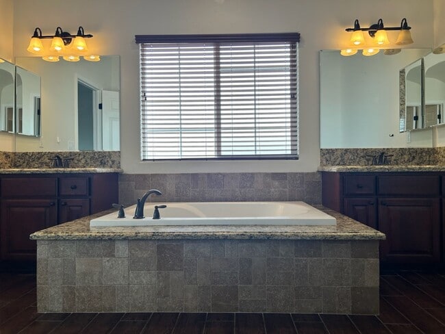 Building Photo - Please Contact Vaughn Realty to set up an ...
