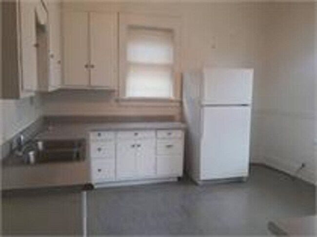 Building Photo - 3225 W McKinley Blvd