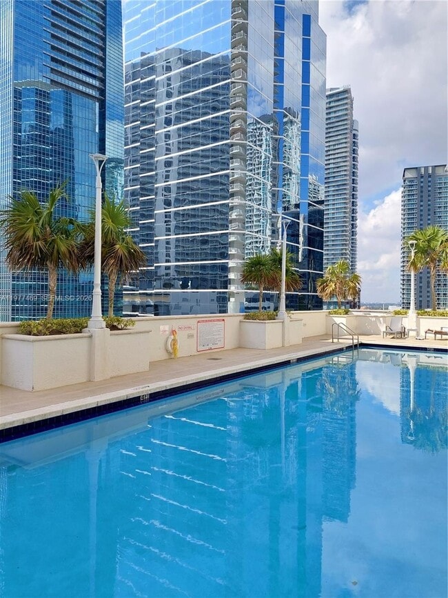 Building Photo - 1200 Brickell Bay Dr