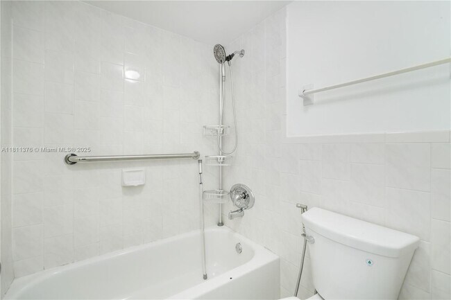 Building Photo - 13707 Kendale Lakes Cir