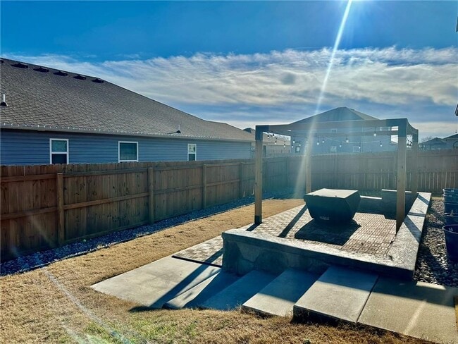 Building Photo - 920 Queen St