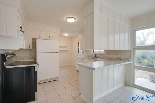 Building Photo - 814 Cleermont Dr SE