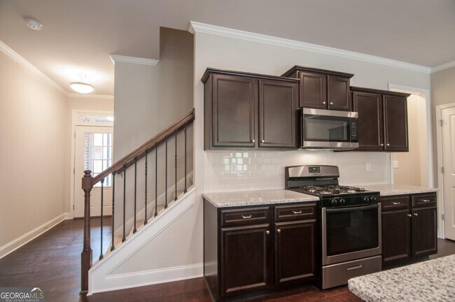 Building Photo - 2006 Wheylon CT