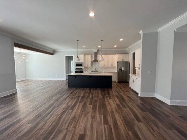 Building Photo - Experience Elegance and Privacy