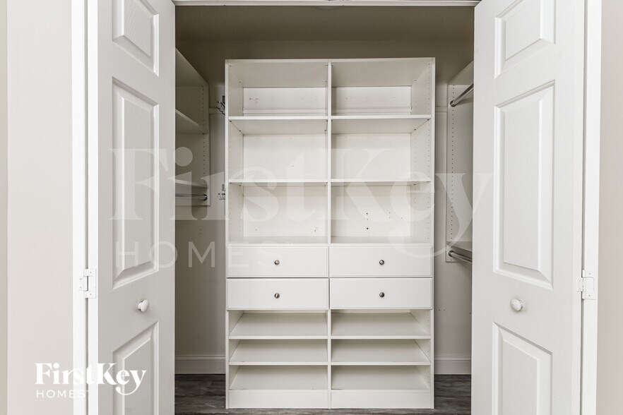 Building Photo - 118 Wilton St